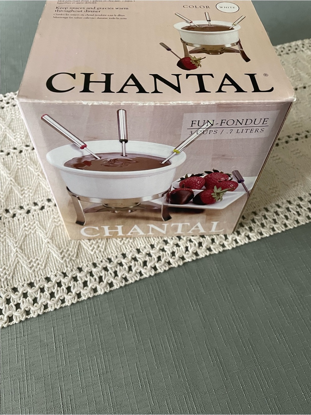 Chantal Fun-Fondue 3-Cup White Fondue Set Never Used